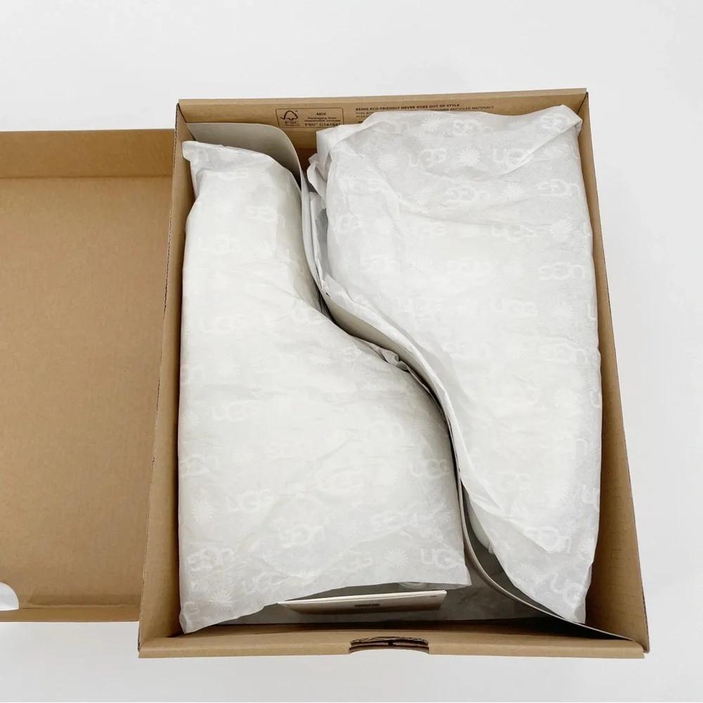 Ugg Girls White Sherpa Sheepskin Lined Chukka Lace Up Tie Boots Shoes Neumel II
